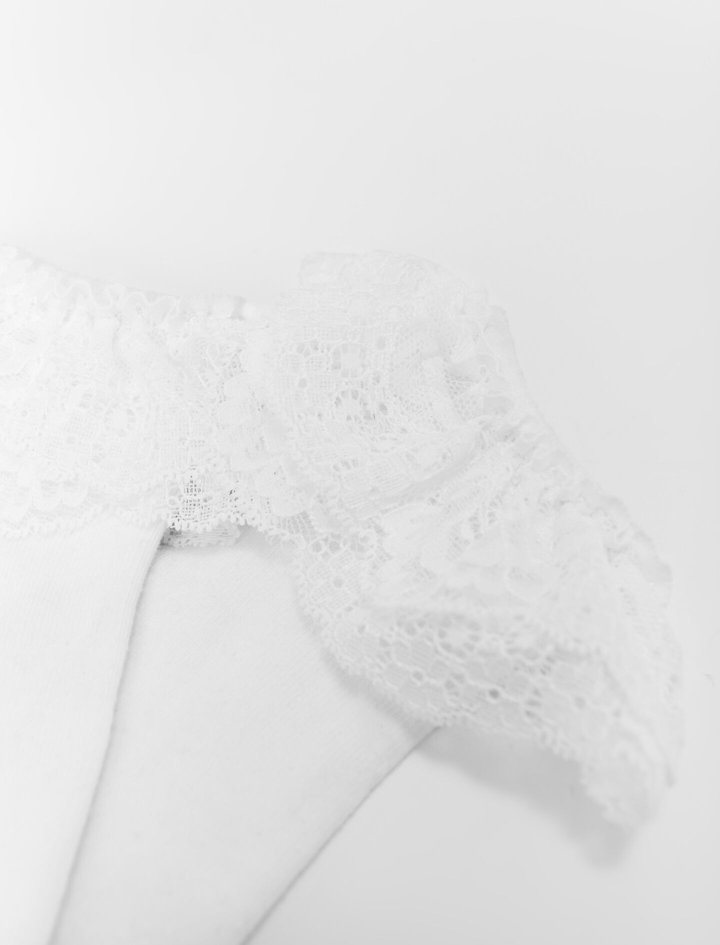 White-lace frill socks