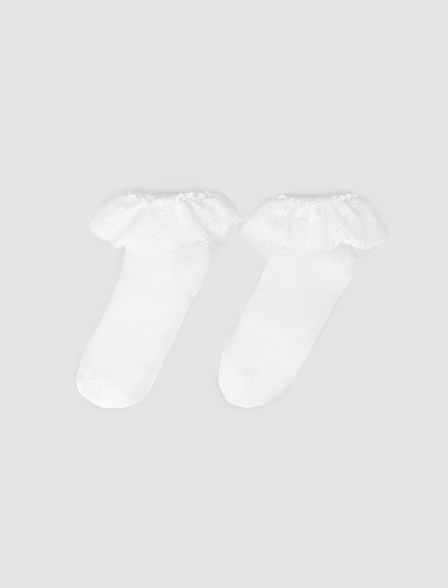 White-lace frill socks
