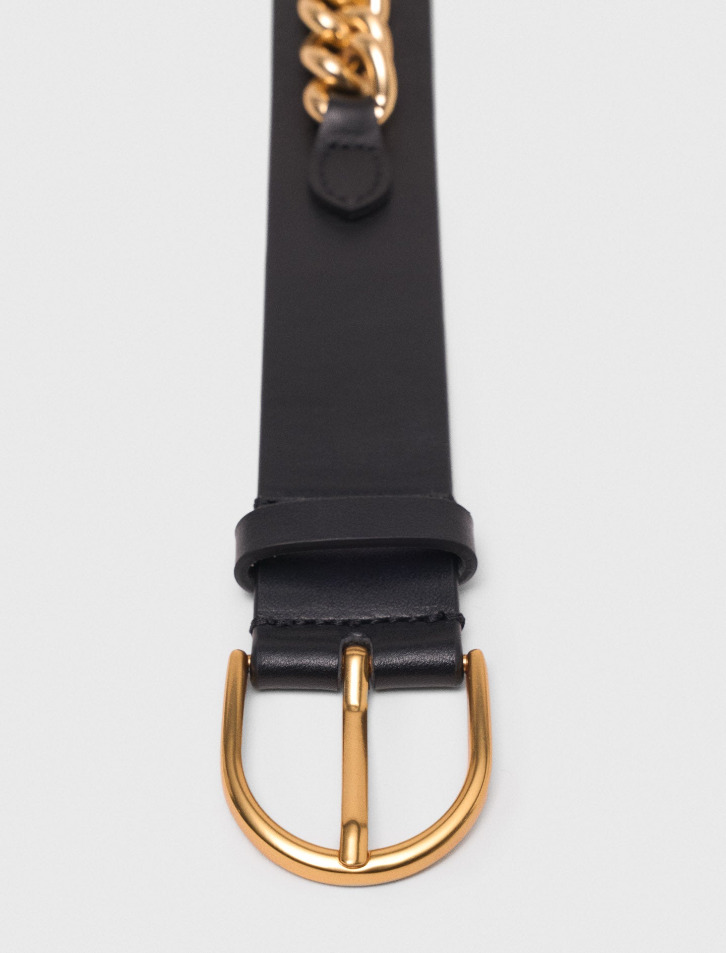 Leather belt with chain details