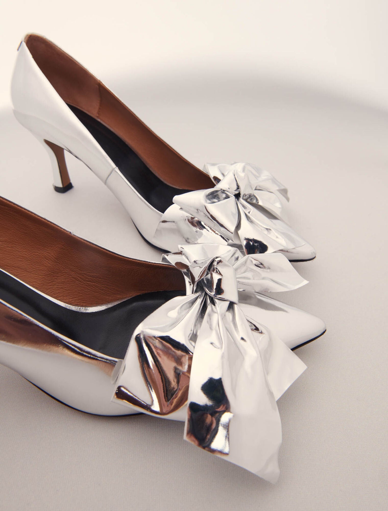 Silver Leather pumps with bow detail