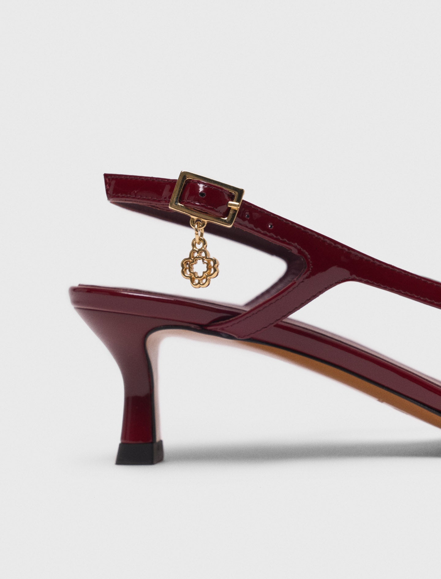 Patent leather slingback pumps Burgundy