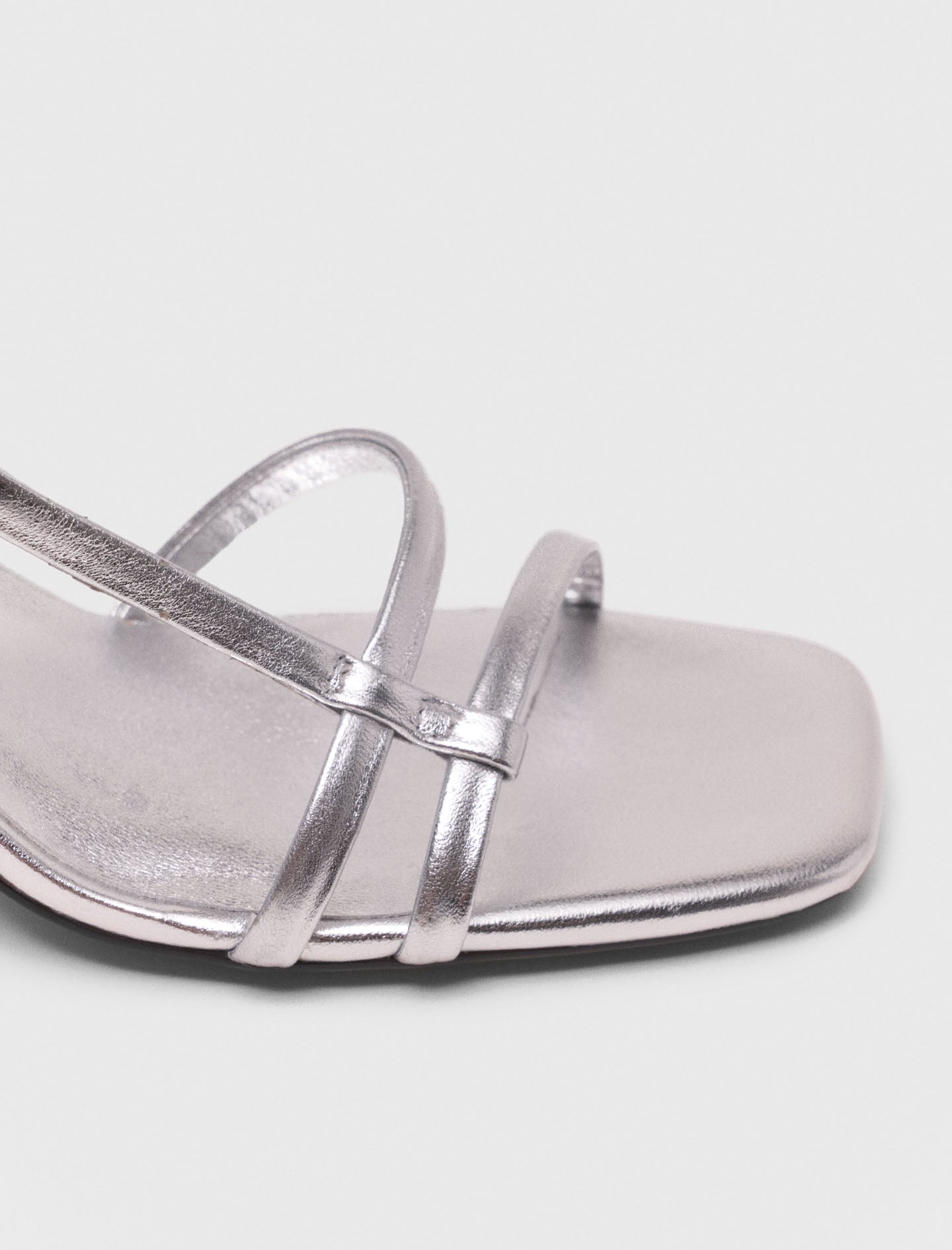 Silver Metallic strappy sandals with heel