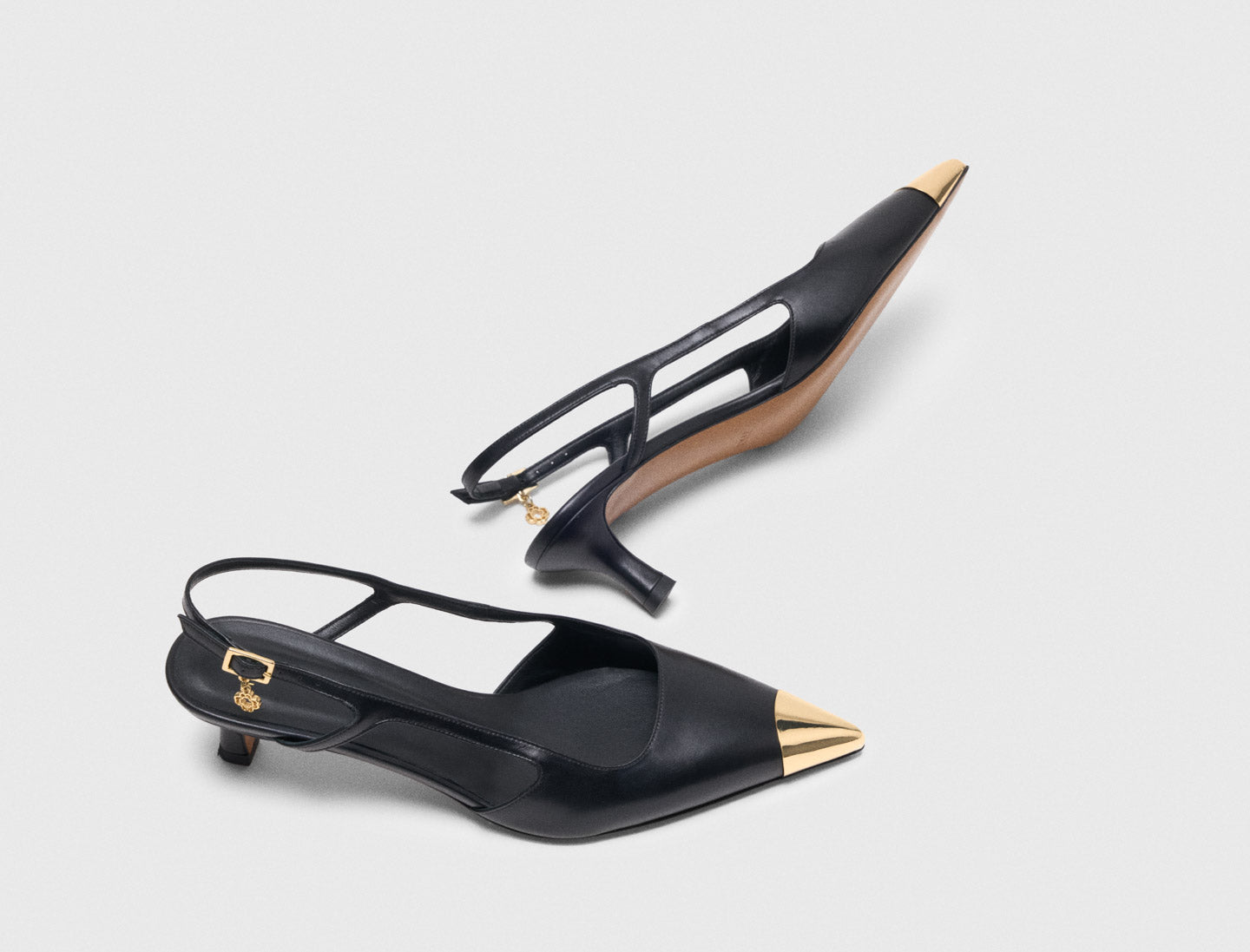 Smooth leather slingback pumps