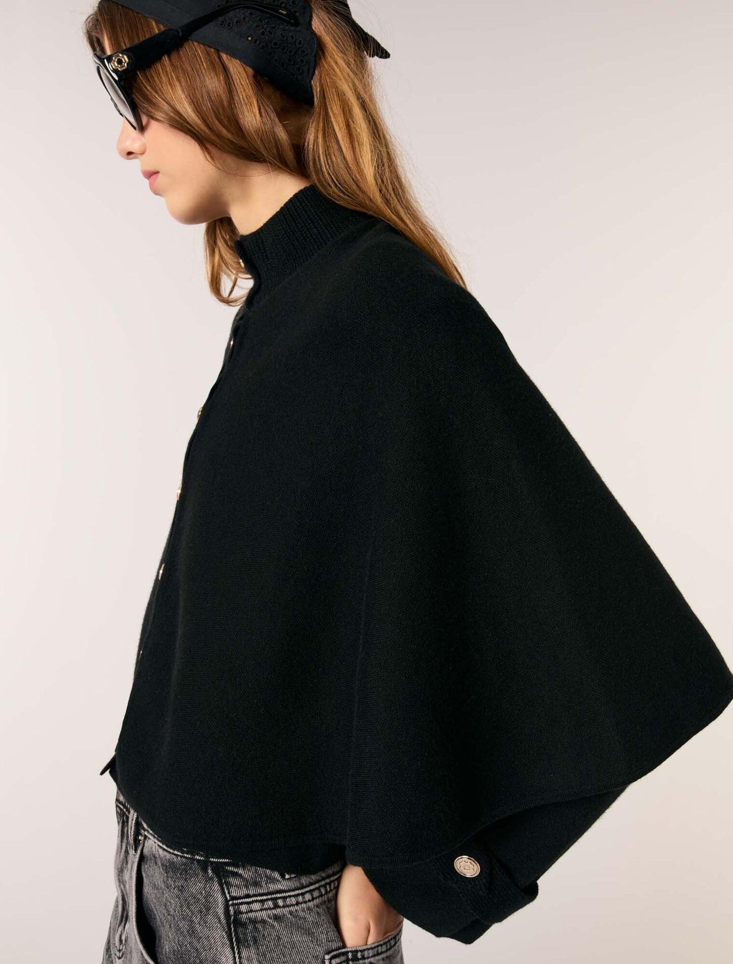 Black-Cape-effect cardigan
