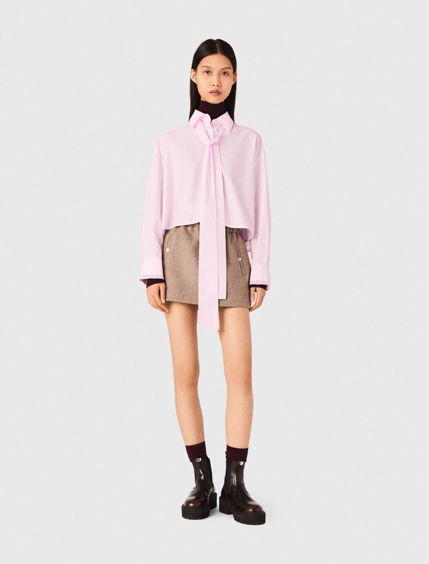 Short shirt with pussy bow