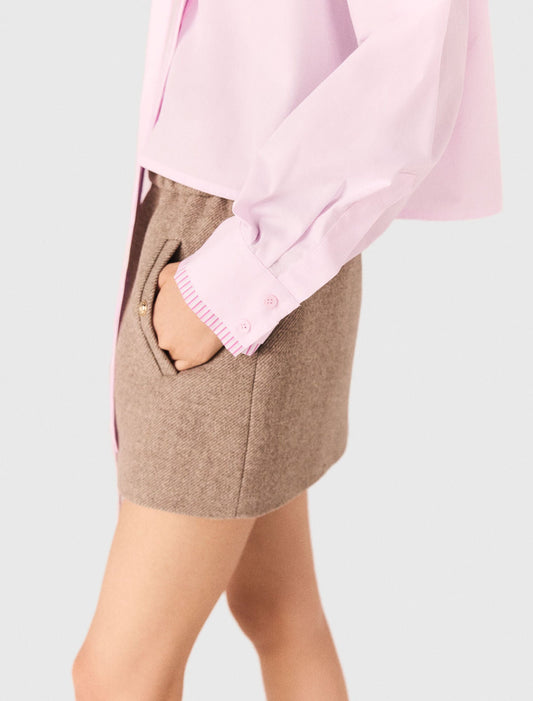 Short shirt with pussy bow