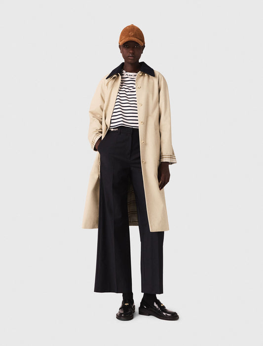 Contrast sleeve and collar trench