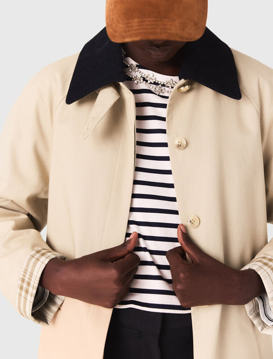 Contrast sleeve and collar trench