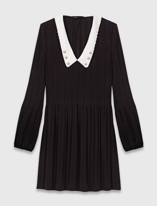 Pleated dress with detachable collar