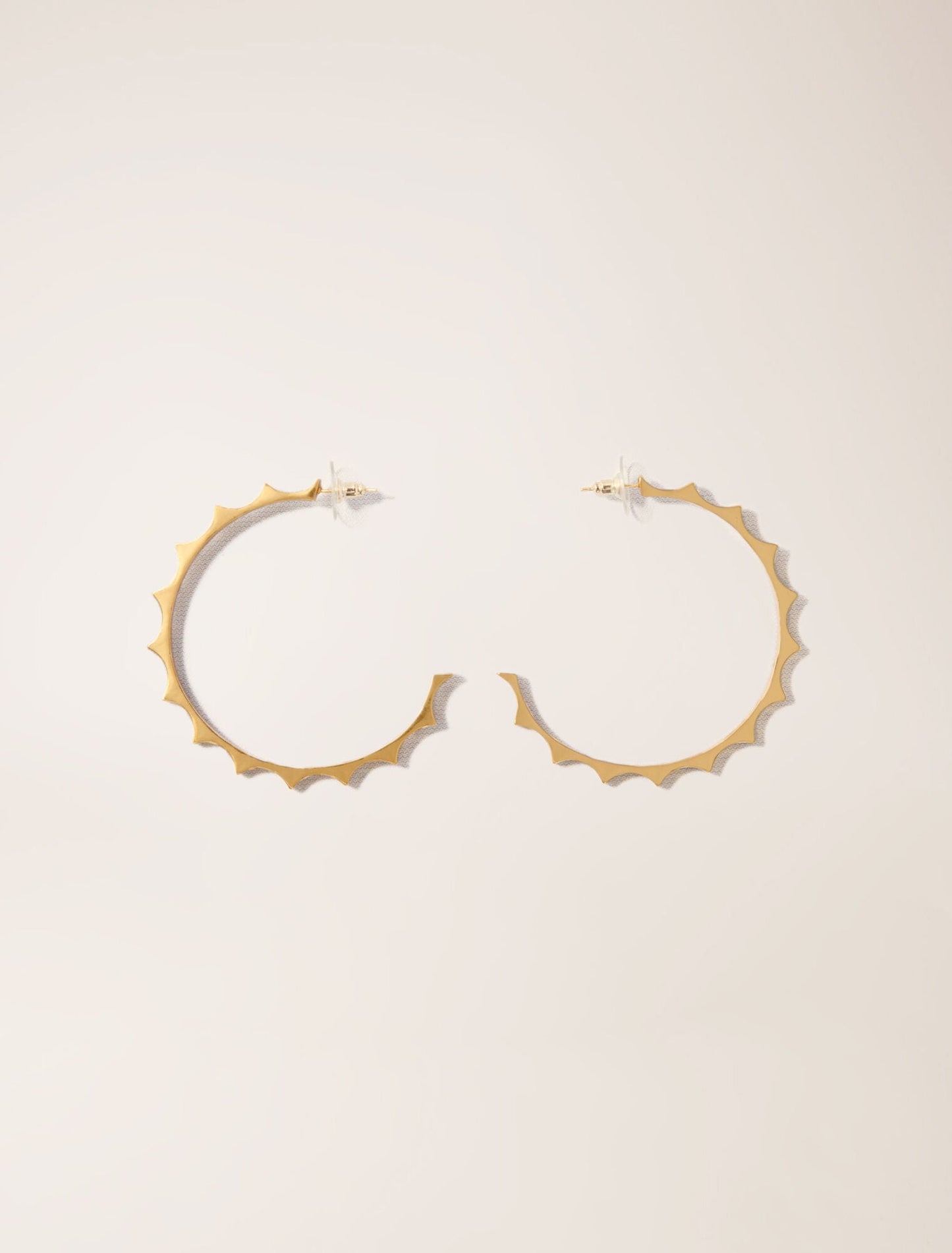 Gold-Gold tapered metal hoop earrings