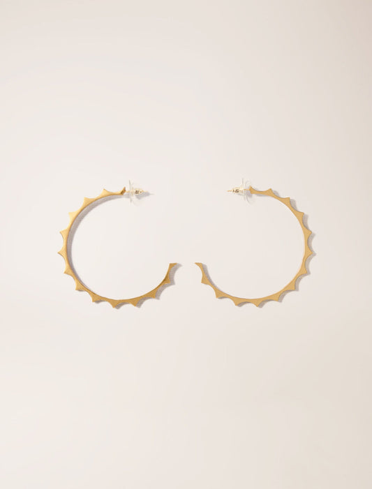 Gold-Gold tapered metal hoop earrings