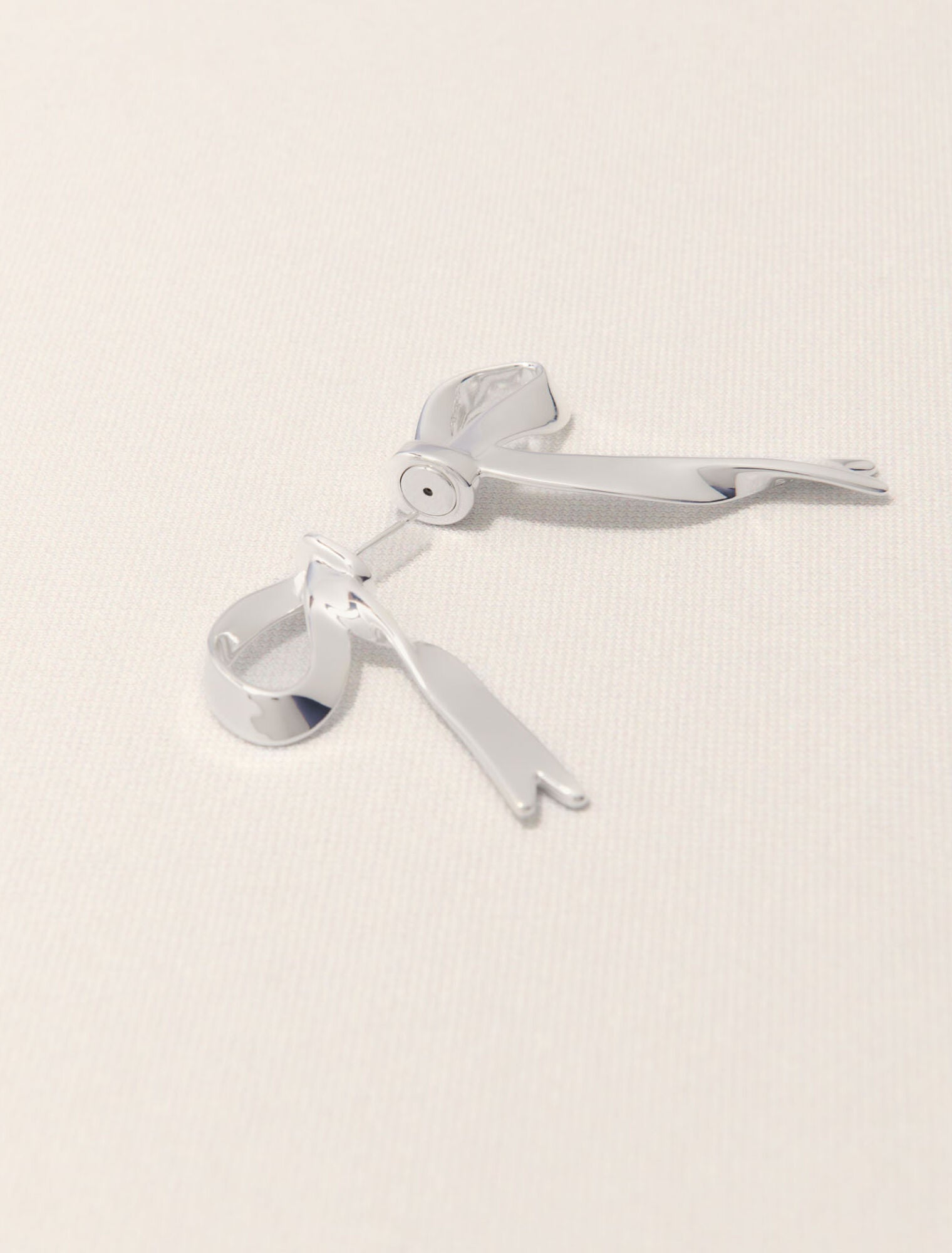 Silver-Silver bow earring