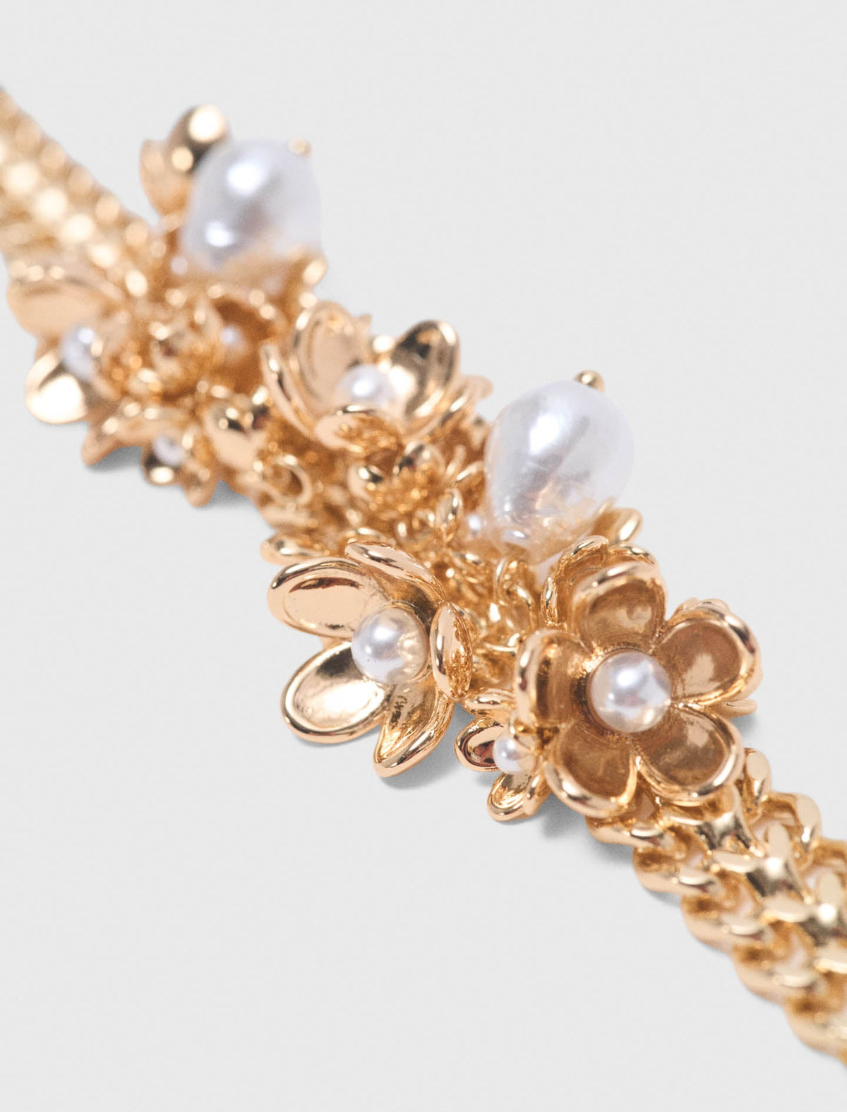Asymmetric wide chain bracelet Gold