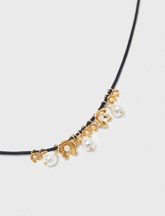 Flower detail cord necklace Gold