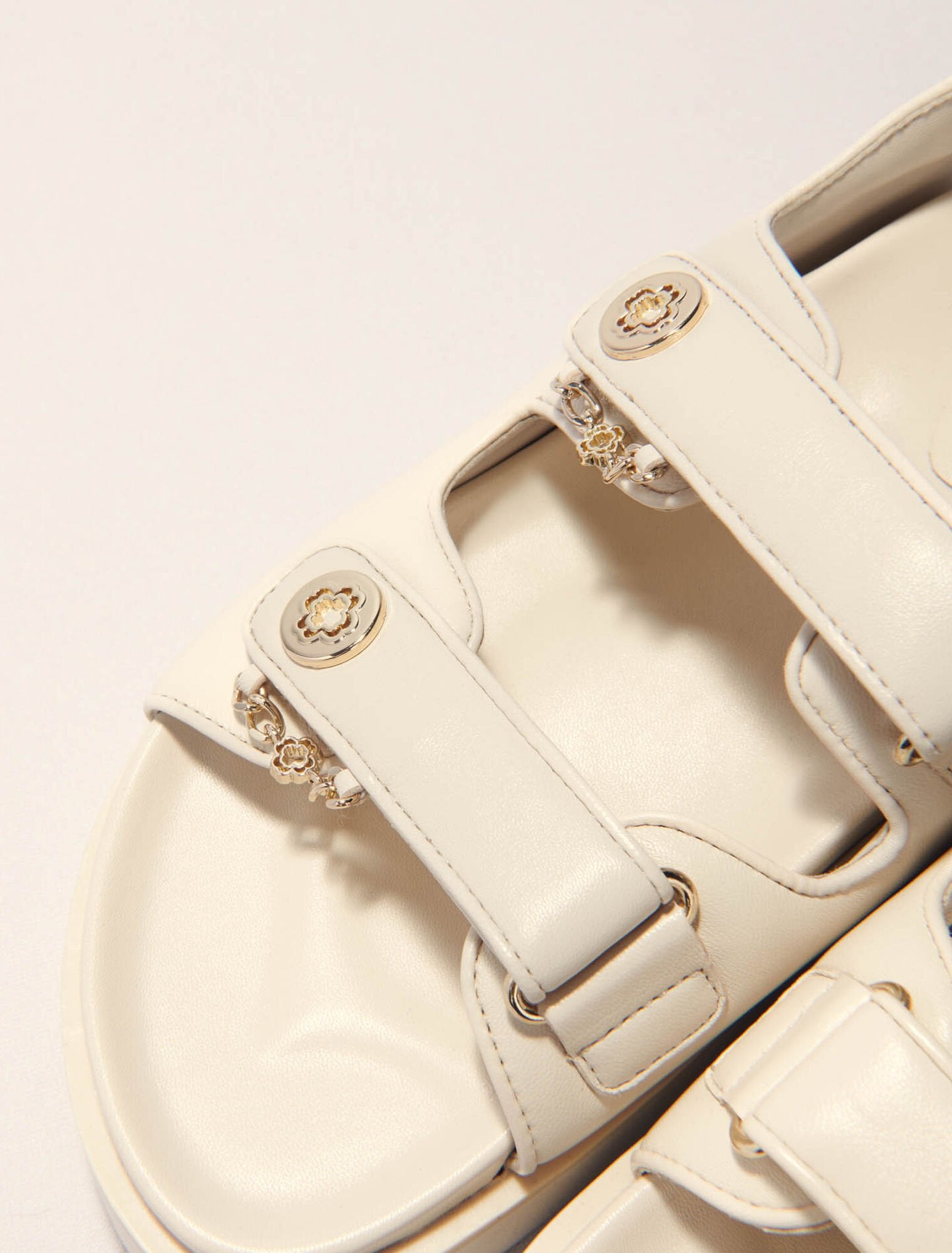 Ecru-Flat leather sandals