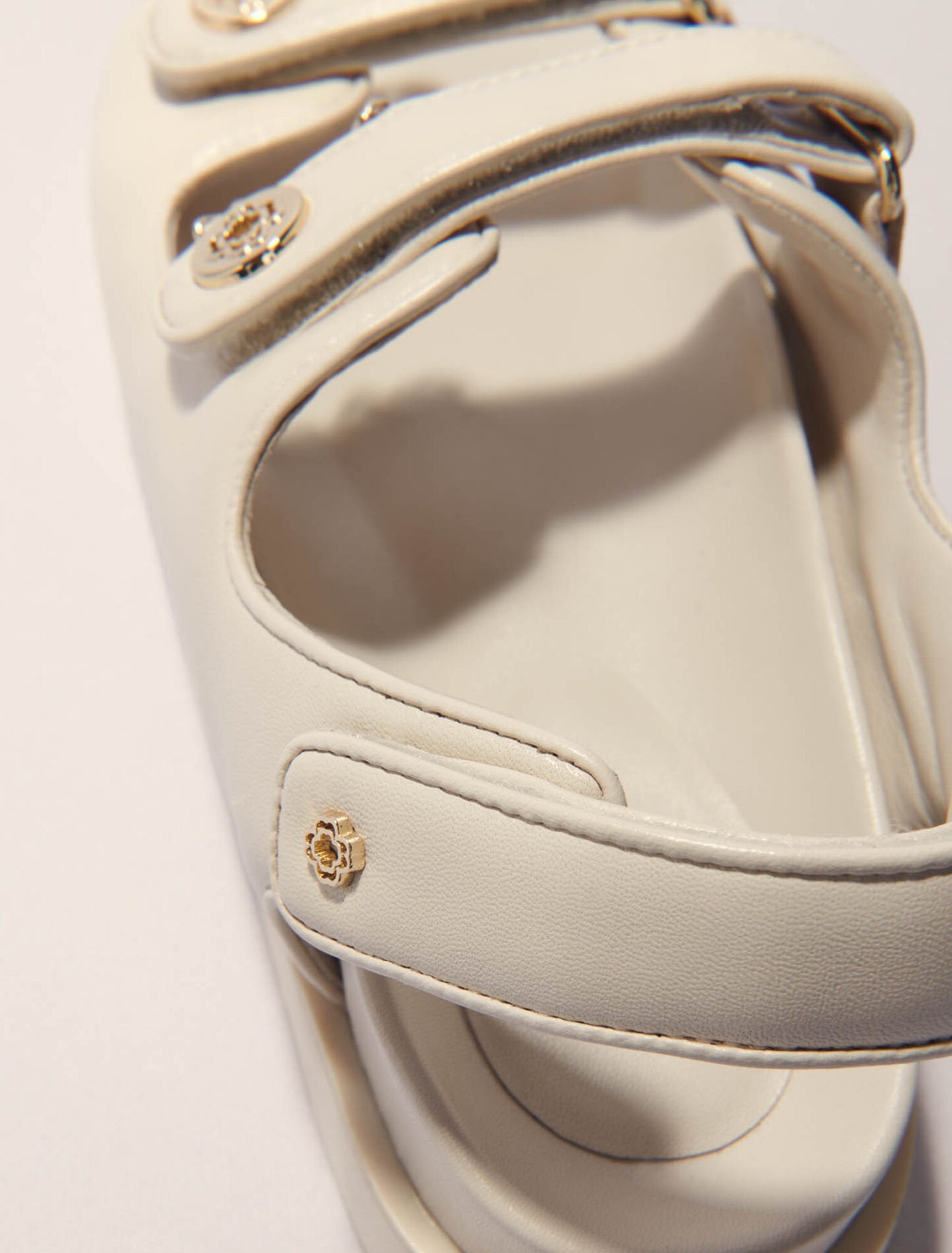 Ecru-Flat leather sandals