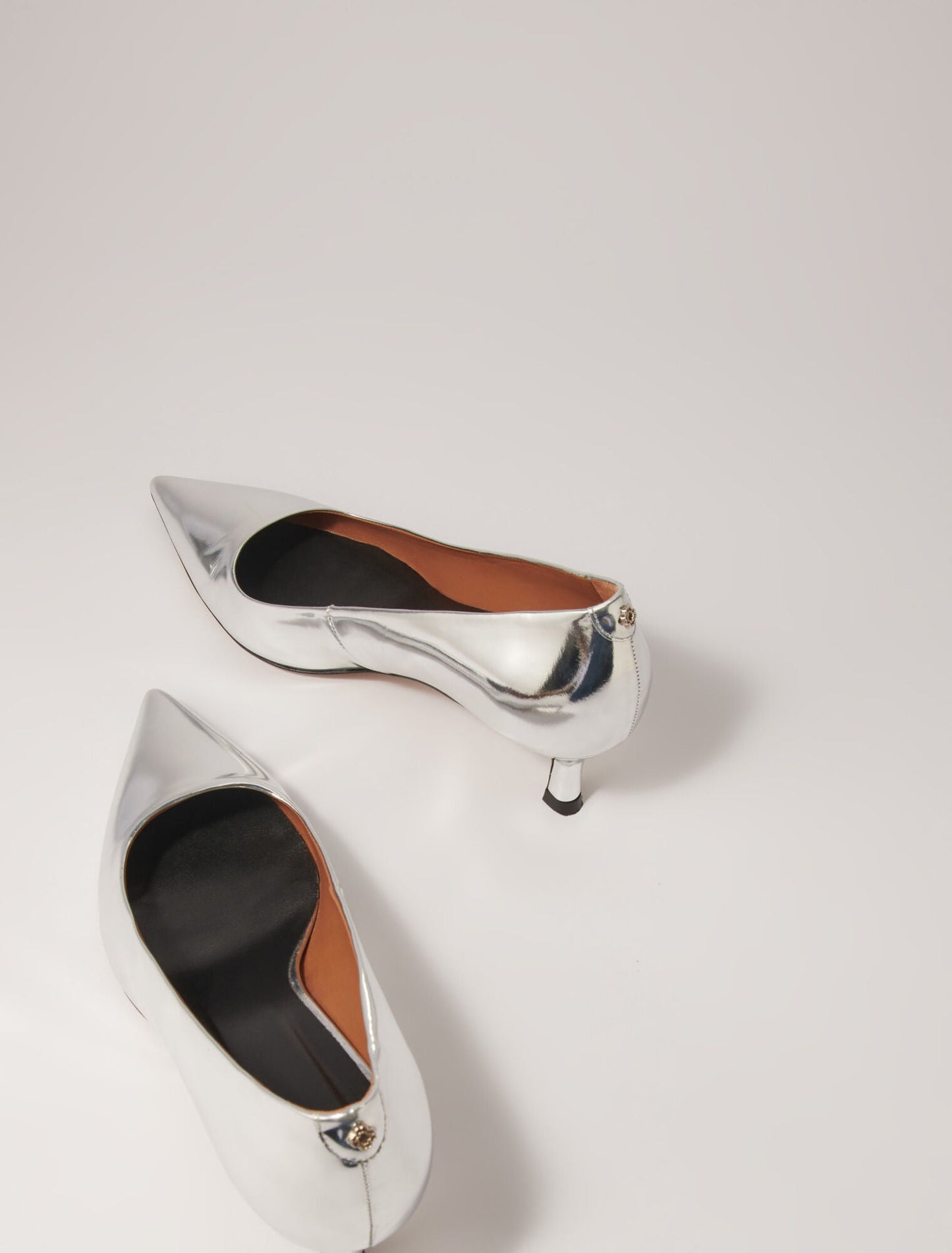 Silver   Pointed mirrored leather pumps