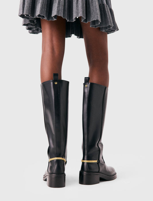 Flat leather boots with chain Black