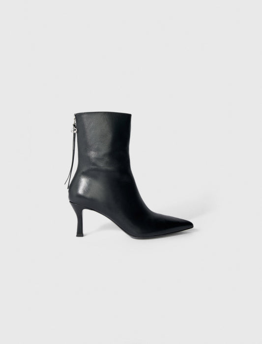 Leather ankle boots Black