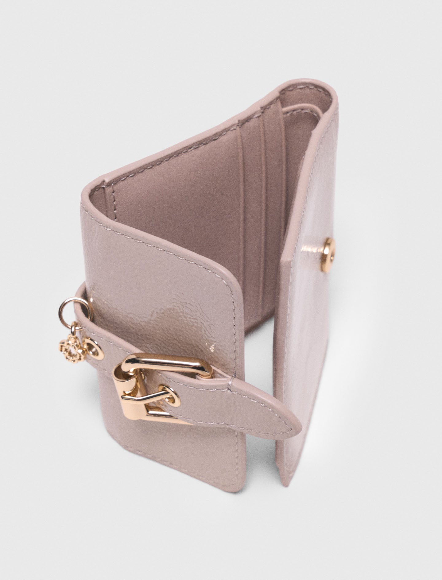 محفظة صغيرة من الجلد