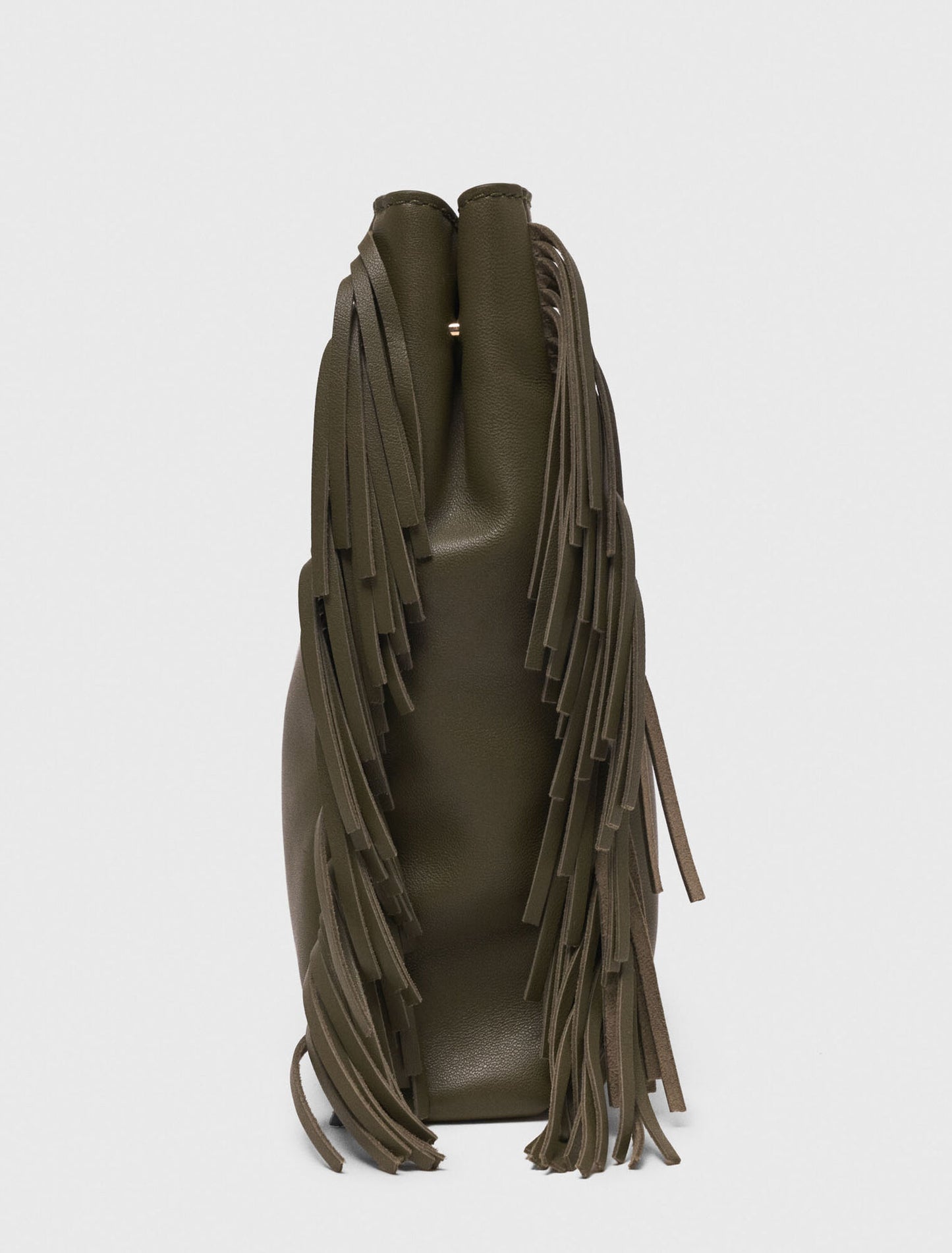 حقيبة من الجلد الناعم باللون الكاكي