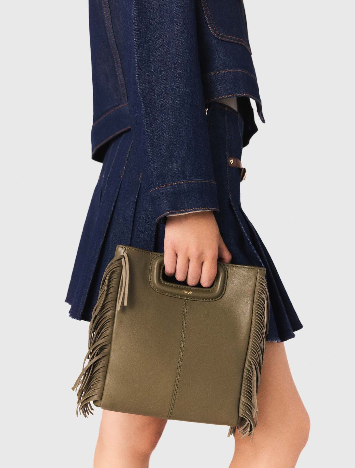 حقيبة من الجلد الناعم باللون الكاكي