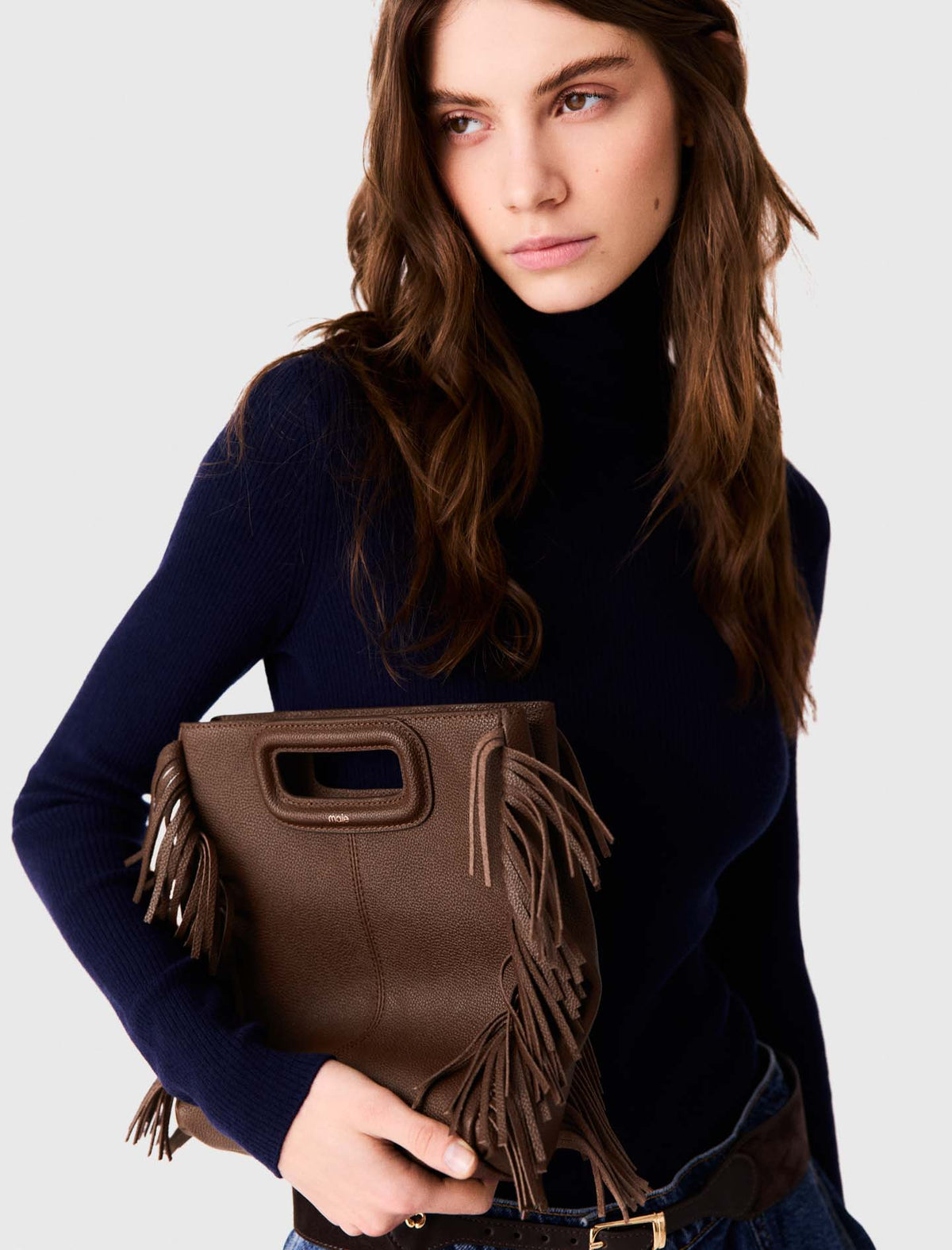 Grained leather M bag Brown