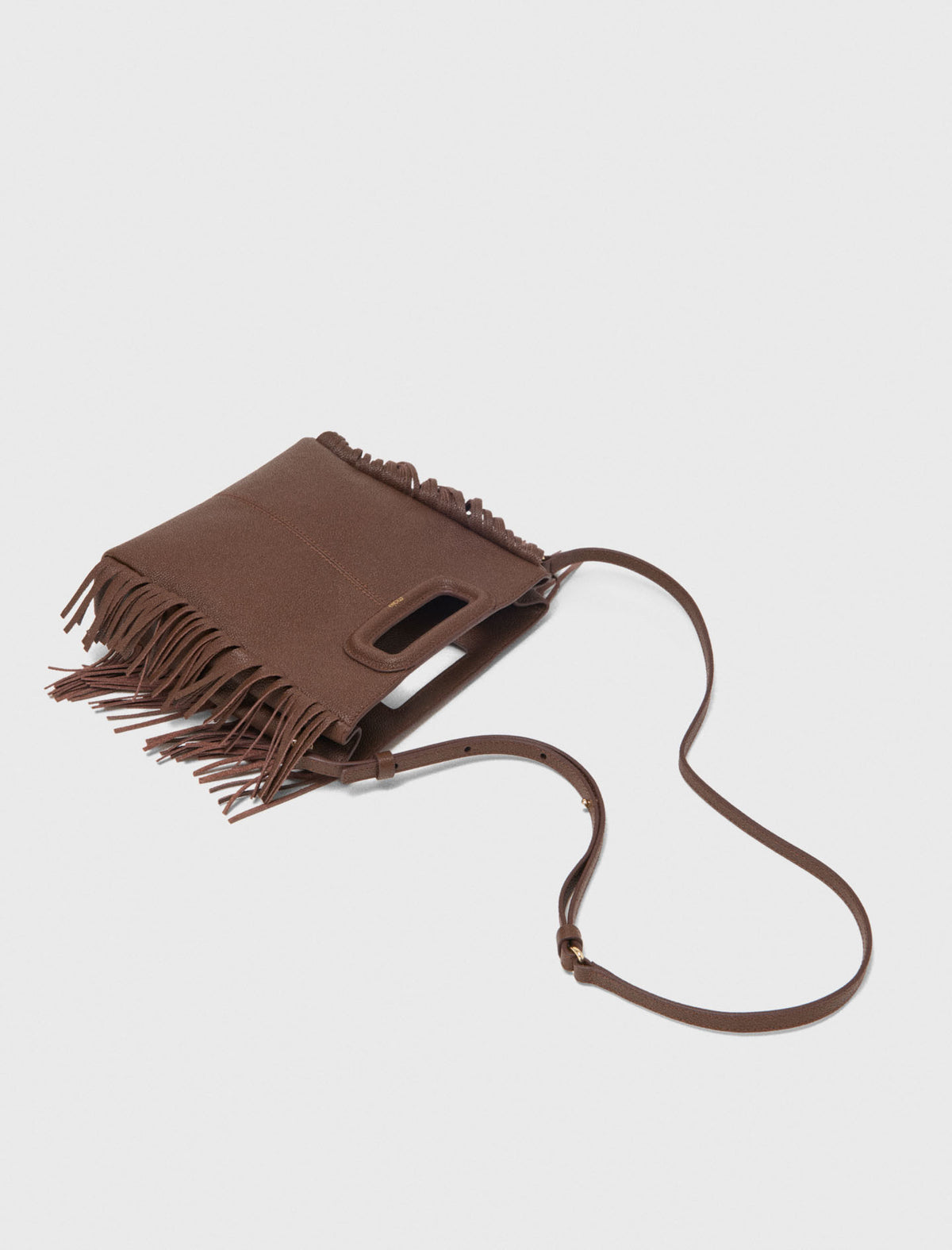 Grained leather M bag Brown