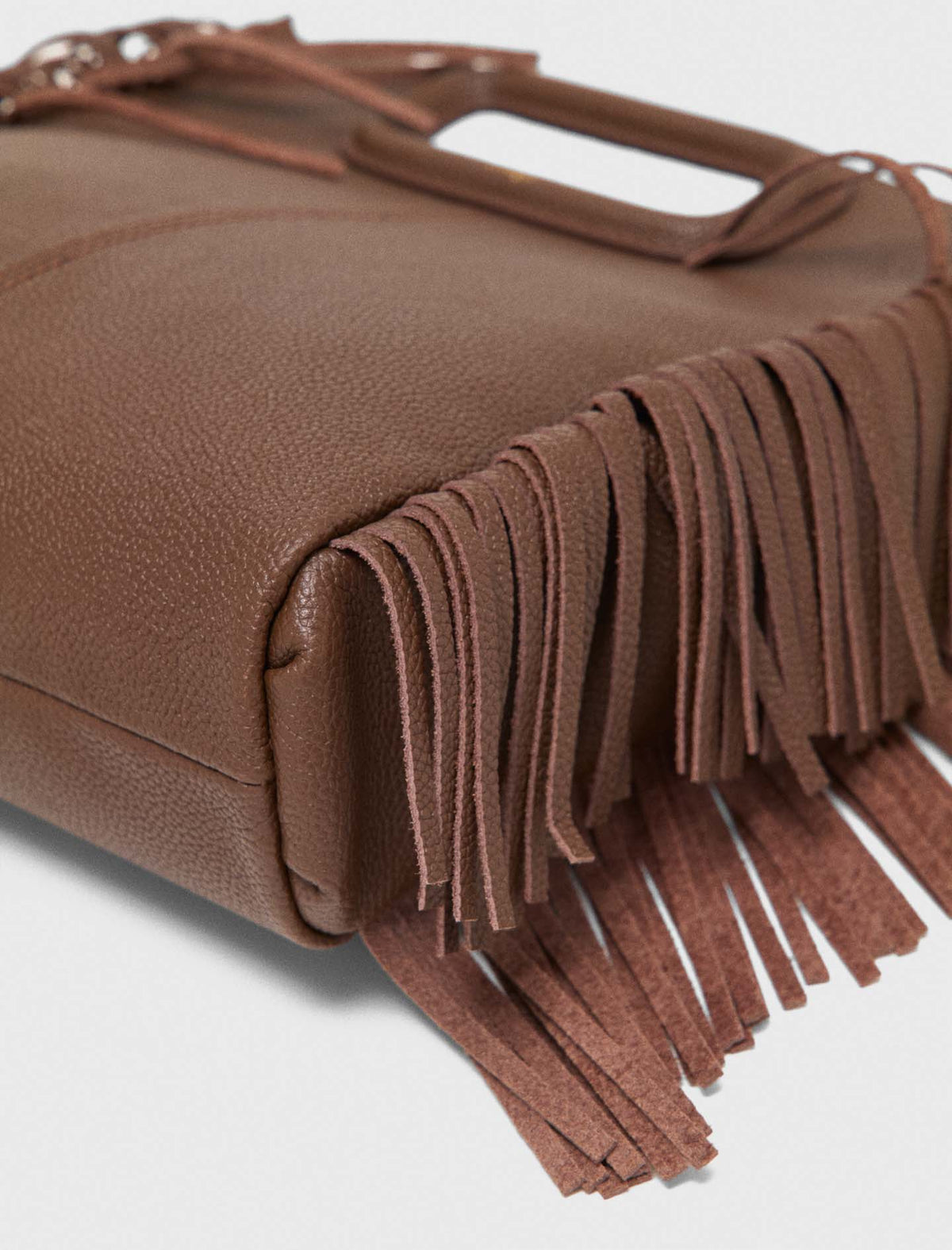 Grained leather M bag Brown