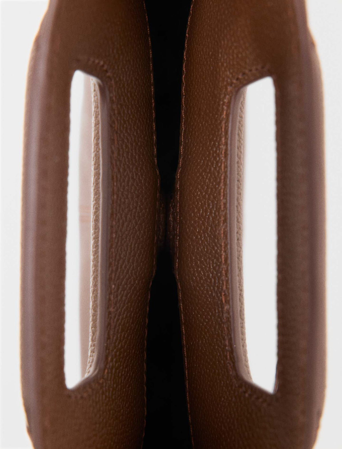 Grained leather M bag Brown