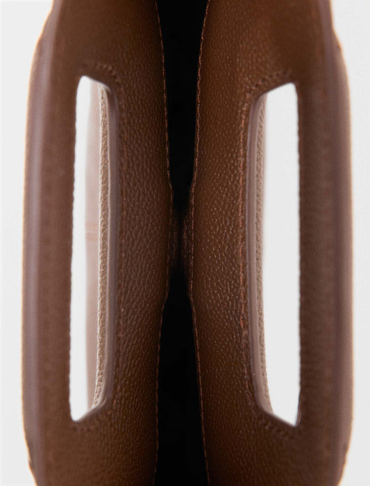 Grained leather M bag Brown