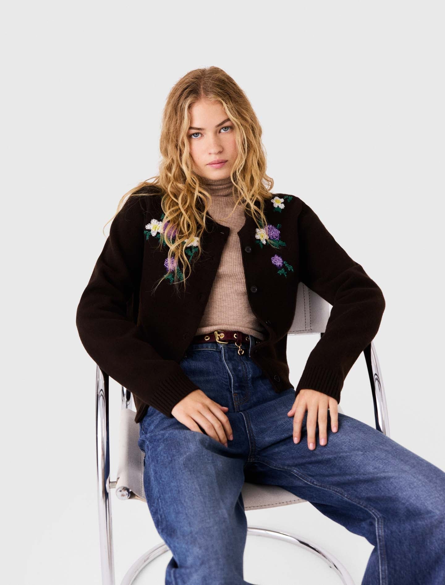Cardigan with floral embroidery Brown