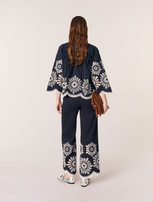 Navy-Cropped shirt with crochet detail