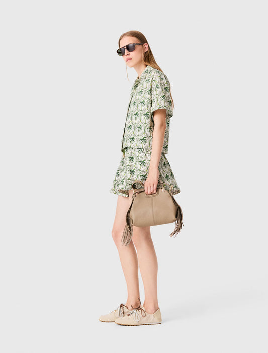 قميص منقوش بنخلة خضراء