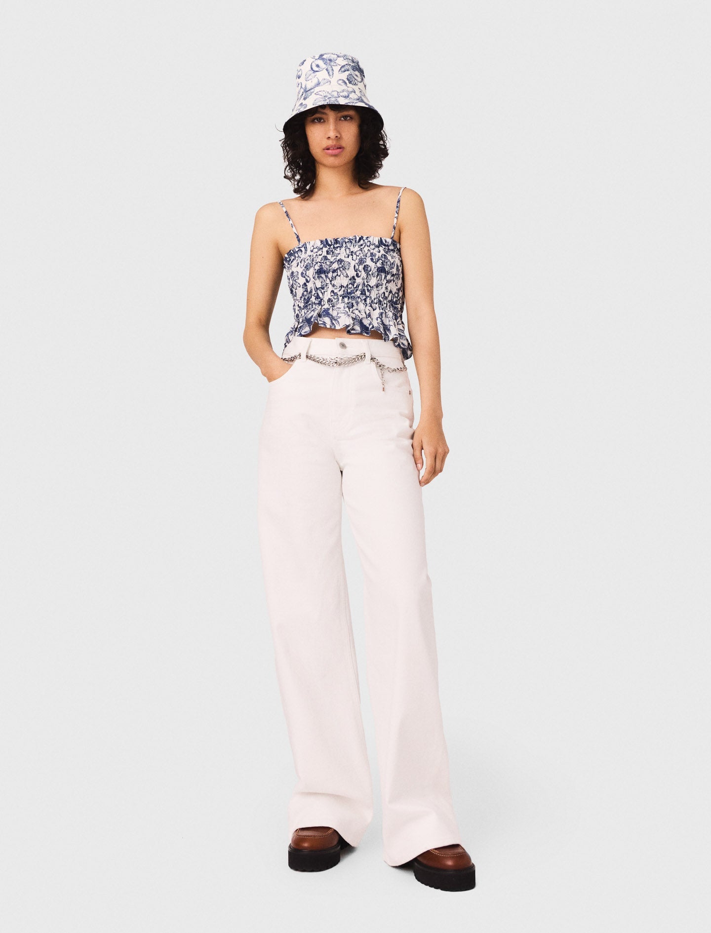 Wide high-waisted jeans