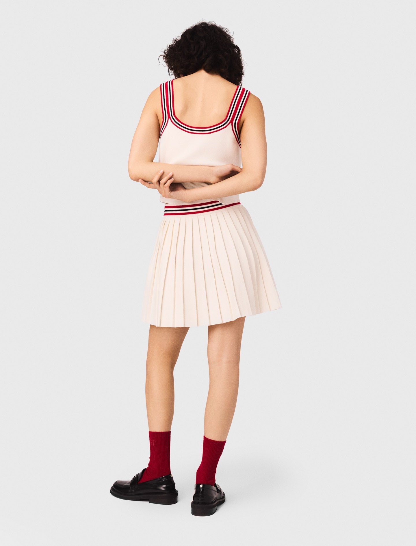 White  Short pleated knitted skirt