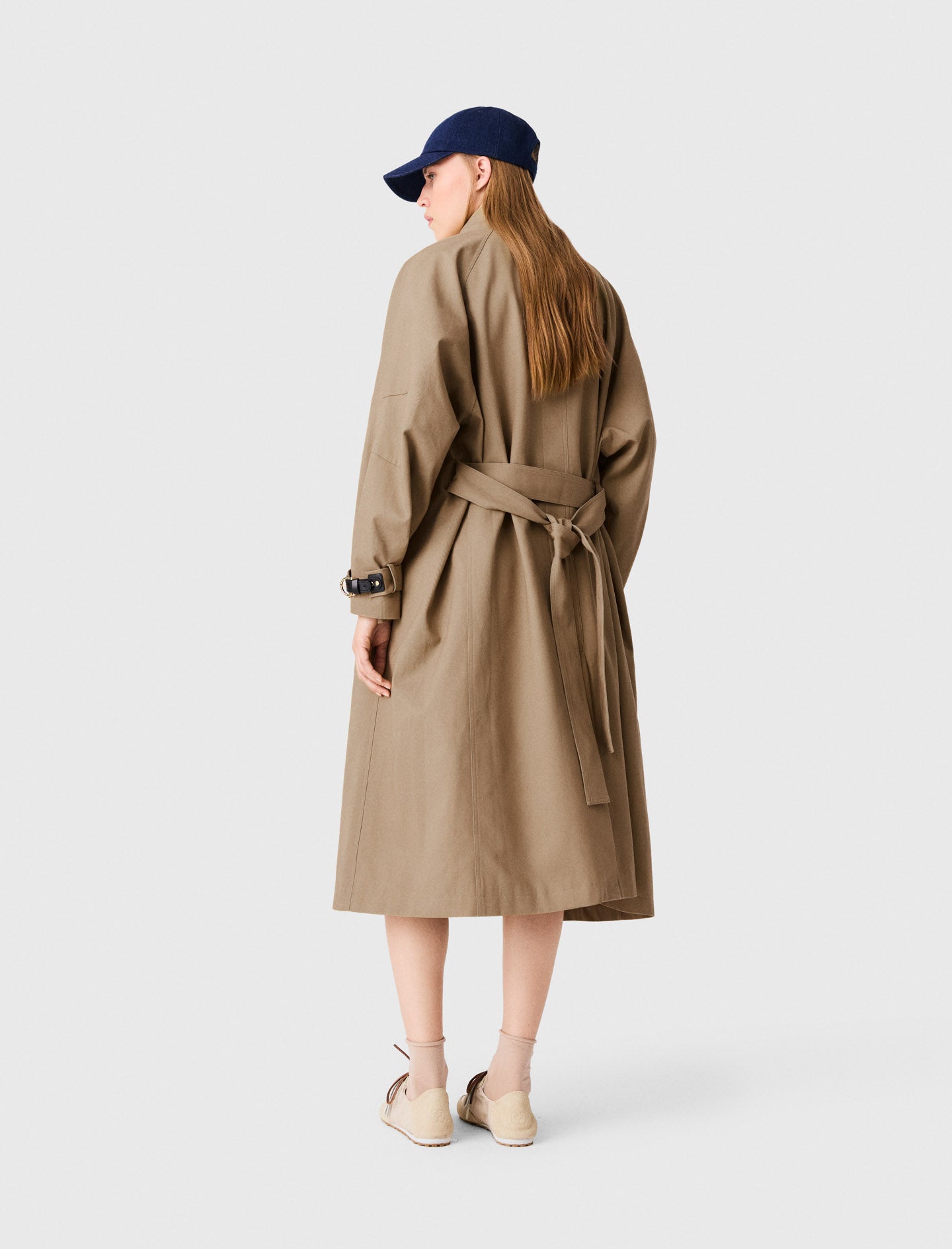 Long belted trench, gold buttons Beige