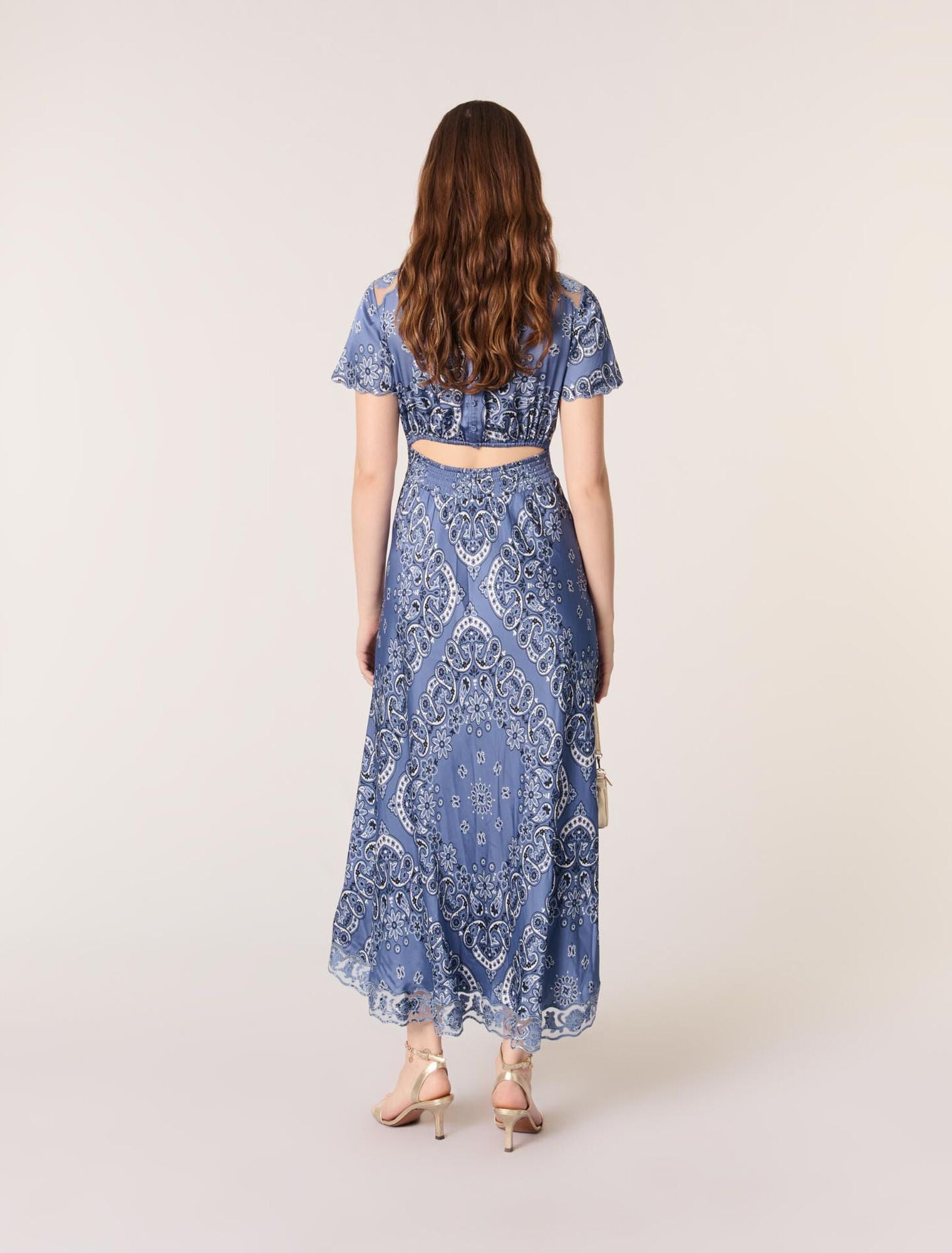Blue bandana print-Patterned flowing maxi dress