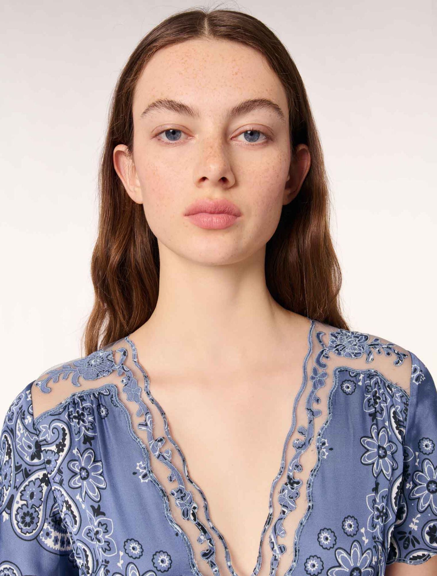 Blue bandana print-Patterned flowing maxi dress