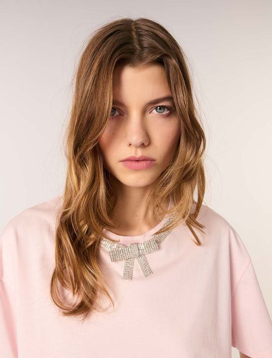 Pink T-shirt with jewellery neck