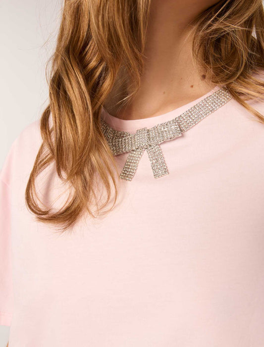 Pink T-shirt with jewellery neck