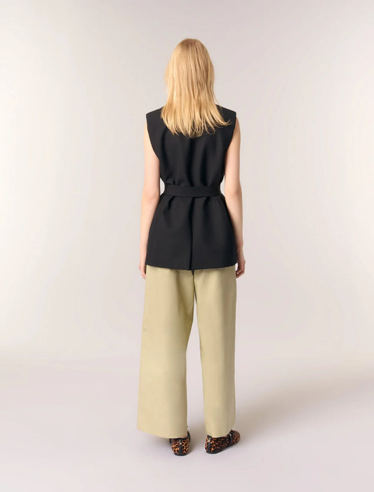 Black-Sleeveless suit jacket