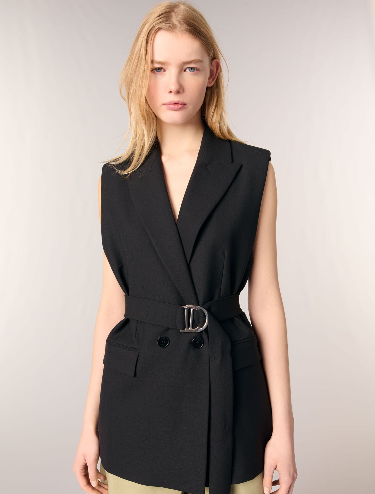 Black-Sleeveless suit jacket