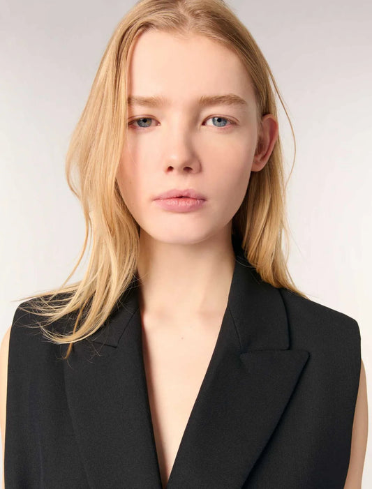 Black-Sleeveless suit jacket